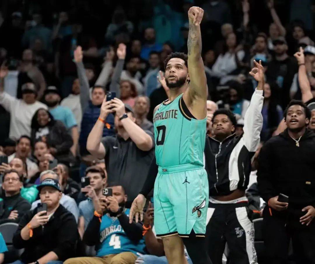 乐动·LDSports(中国)体育官网 -格林绝杀时刻，黄蜂点燃赛场，掀起高潮迎来胜利！